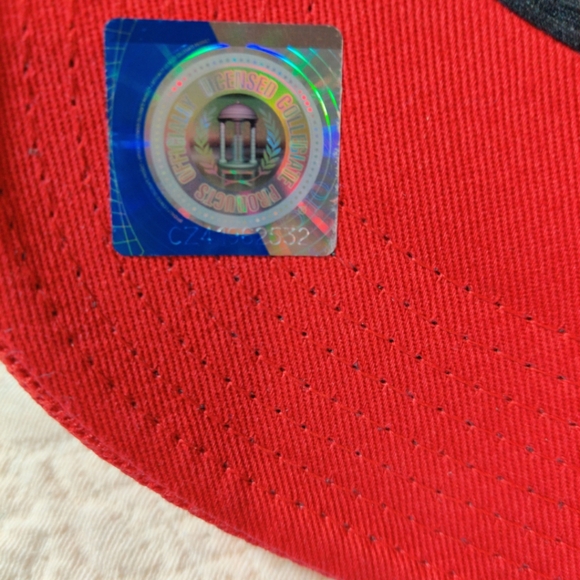 Adidas NCAA Louisiana Ragin Cajuns Baseball Cap, New With Collegiate Sticker - Picture 8 of 8